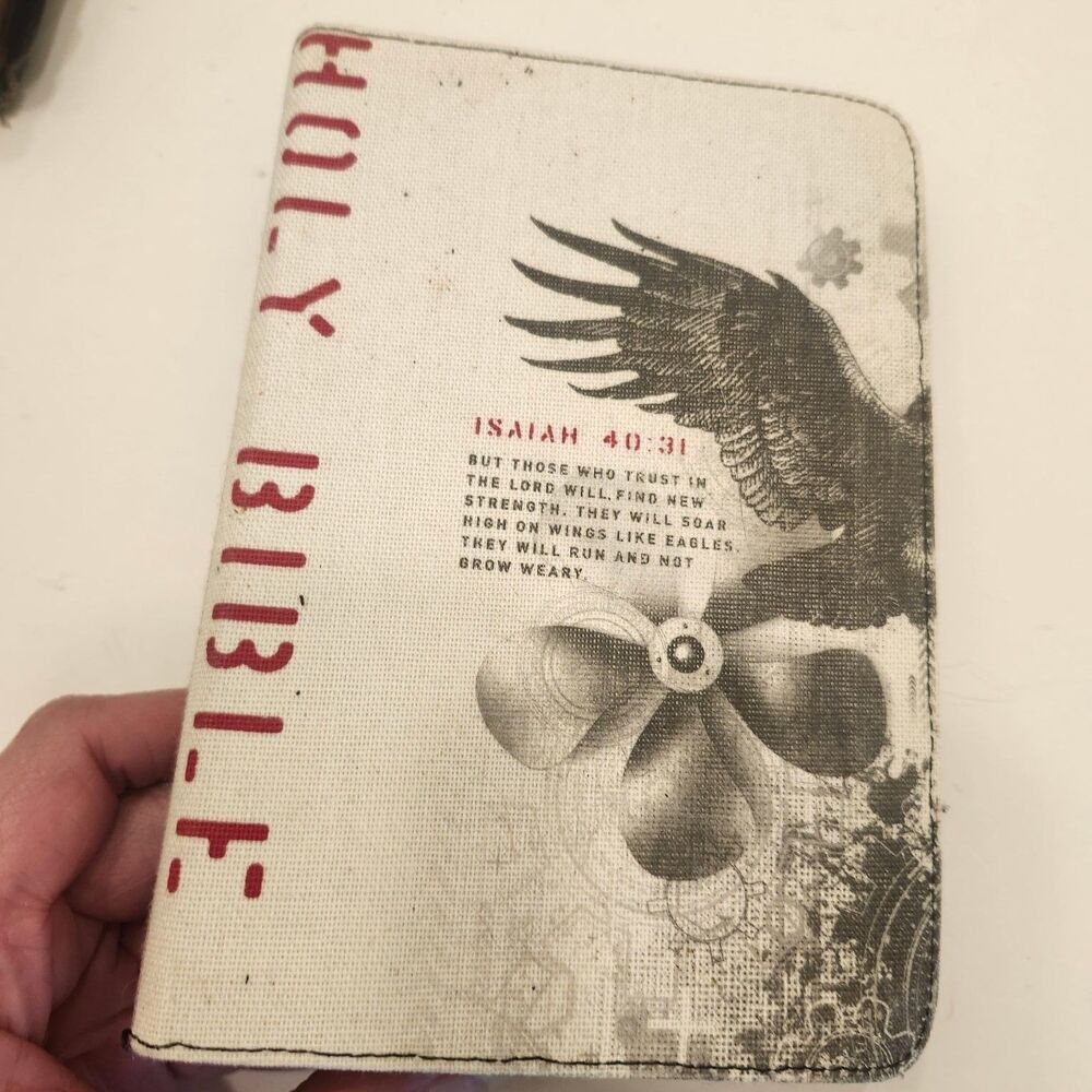 Holy Bible NLT Compact Edition 2007 Zippered Cover Isaiah 40:31 Eagle Tyndale